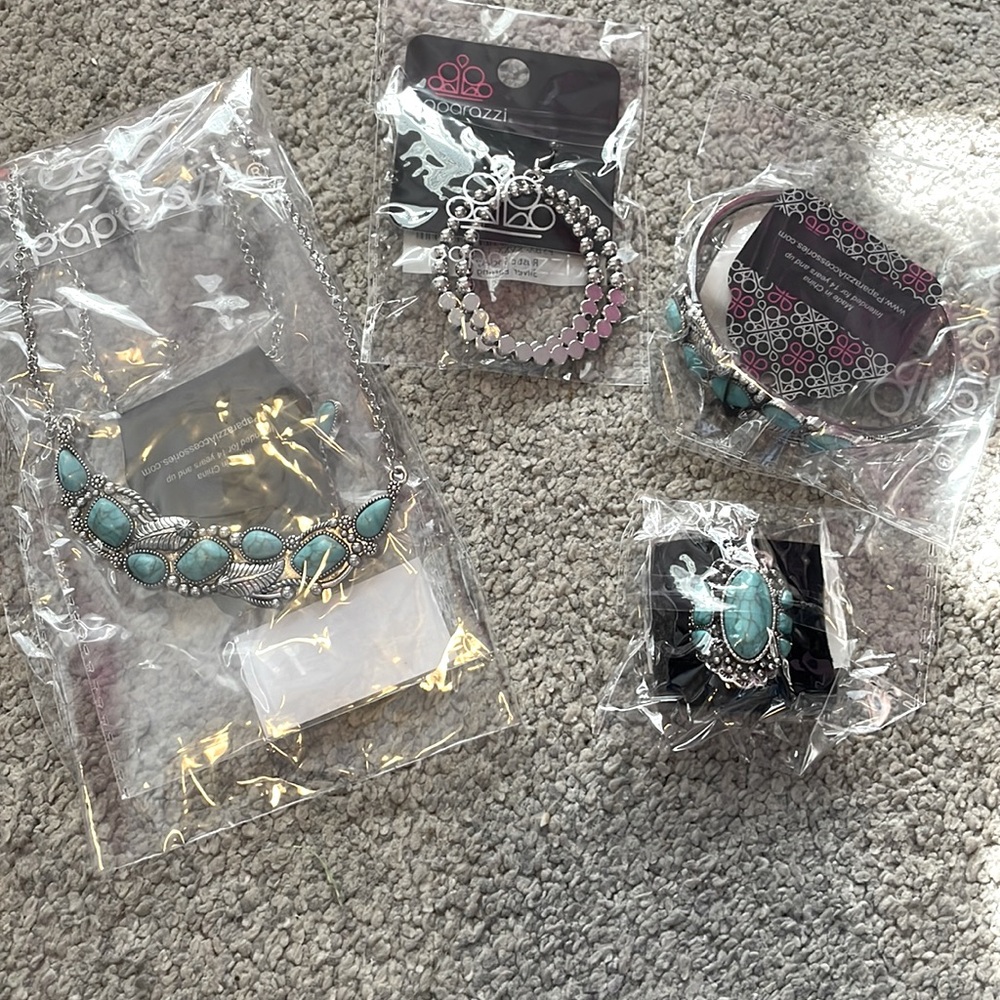 Paparazzi jewelry teal!